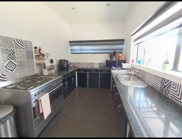 3 BEDROOM HOUSE FOR SALE IN SOUTH CREST
